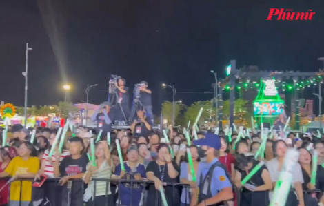 Hàng ngàn người đổ về trung tâm TPHCM đón countdown