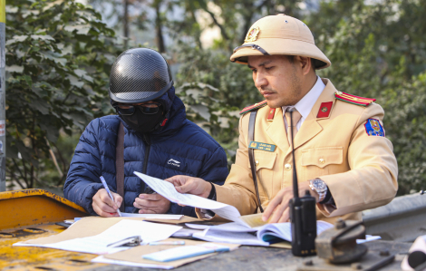 Hà Nội ngày đầu áp dụng mức phạt vi phạm giao thông mới, nhiều tài xế “bật ngửa”