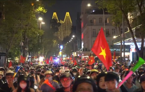 Người dân đổ ra đường mừng Việt Nam vô địch ASEAN Cup 2024