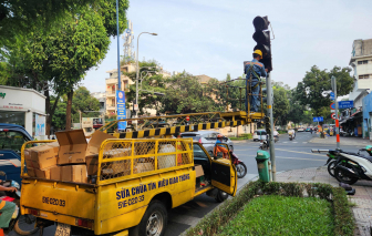 Nhiều giao lộ ở TPHCM đã lắp đèn tín hiệu cho phương tiện rẽ phải khi đèn đỏ