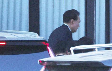 Tổng thống Hàn Quốc chính thức bị cảnh sát bắt giữ