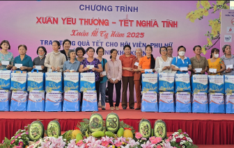 Trao 500 phần quà tết cho hội viên phụ nữ khó khăn