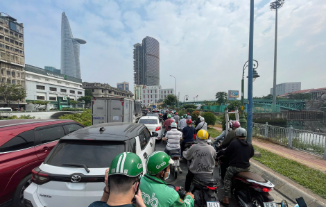 TPHCM: Cơ quan chức năng lý giải tình trạng dòng xe kéo dài trên các tuyến đường thời gian qua