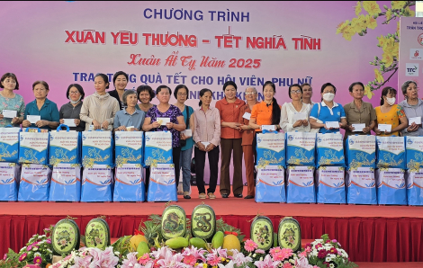 Trao 500 phần quà tết cho hội viên phụ nữ khó khăn