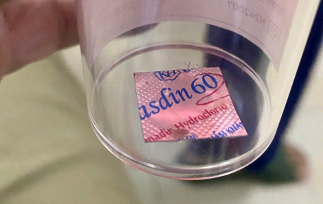 Tắc nghẽn thực quản do uống nhầm thuốc còn nguyên vỏ