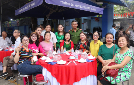 Một phường ở TPHCM làm 81 mâm cơm đãi người dân