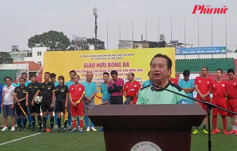 Tiến Luật, Hoàng Bách... đá bóng gây quỹ chăm lo tết cho văn nghệ sĩ có hoàn cảnh khó khăn