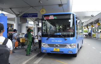 Dùng xe buýt giảm tải cho sân bay Tân Sơn Nhất dịp tết