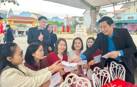 Giáo viên Nghệ An và niềm vui lần đầu được thưởng tết