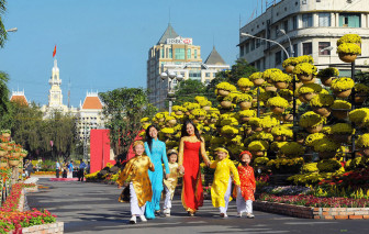 Vợ muốn du xuân, mẹ bắt làm dâu ngày tết