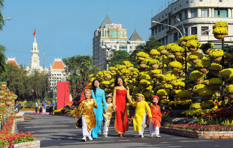 Vợ muốn du xuân, mẹ bắt làm dâu ngày tết