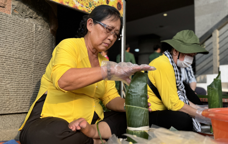 Gần 50 đội thi gói - nấu hơn 2.000 đòn bánh tét chào đón tết Ất Tỵ 2025