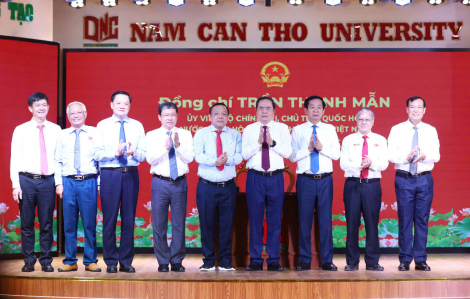 Chủ tịch Quốc hội Trần Thanh Mẫn làm việc với các Trường đại học ở TP Cần Thơ