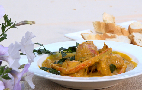 Cà ri tôm càng sen khoai cánh tiên