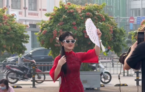 Người Việt chi gần 200 tỉ đồng mua áo dài Tết