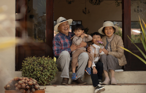 Hàn Quốc trả tiền trợ cấp cho ông bà chăm sóc cháu