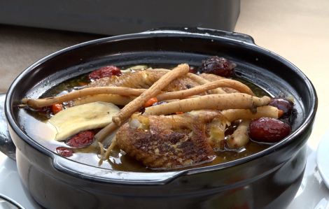 Bổ khí với gà tiềm hồng đẳng sâm