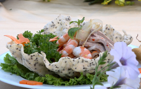 Lạ miệng gỏi hồng đẳng sâm tôm thịt