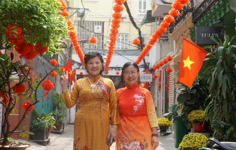 Những con hẻm rực rỡ sắc xuân ở TPHCM