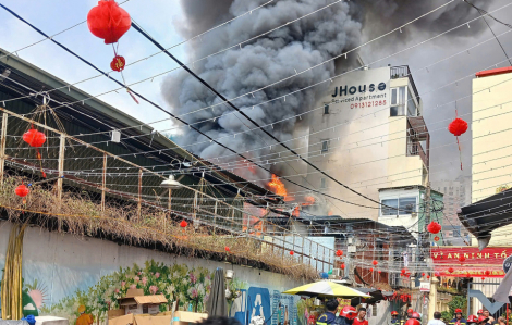 Cháy 7 căn nhà ở quận 1