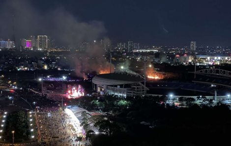 Hà Nội dừng trình diễn drone chào năm mới