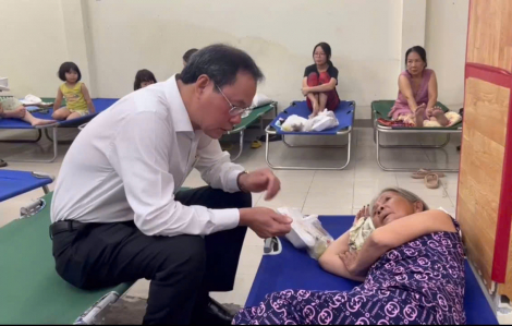 Mặt trận Tổ quốc Việt Nam TPHCM thăm, động viên nạn nhân vụ hỏa hoạn tại quận 1