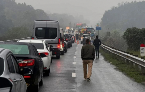 3 xe tông trên cao tốc Nội Bài - Lào Cai, giao thông ùn tắc cục bộ