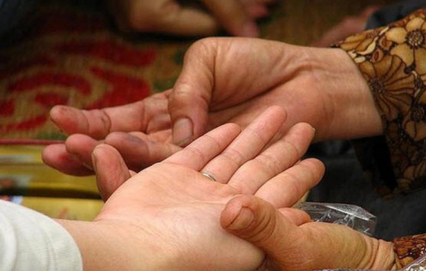 Vợ chỉ tin... thầy bói