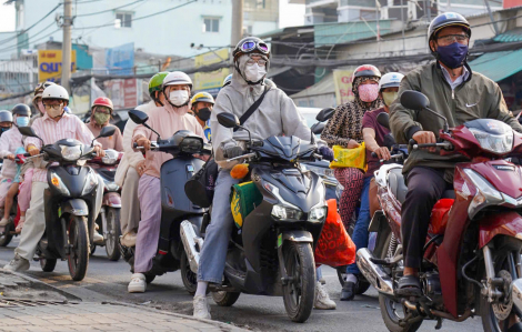 Sân bay, bến xe bắt đầu tấp nập người dân trở lại TPHCM