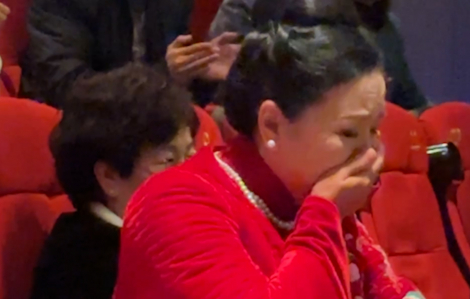 Vì sao NSƯT Chiều Xuân khóc nghẹn trong buổi ra mắt phim “Đèn âm hồn”?