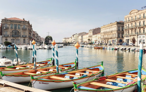 Thị trấn độc đáo "mọc" lên từ biển