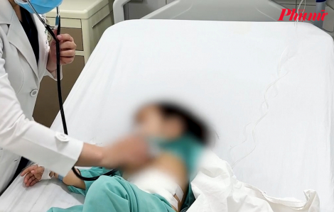 Bé gái 2 tuổi bị thủng ruột vì nuốt 27 viên nam châm