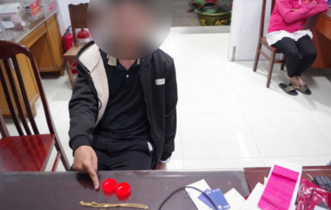 Bắt giữ nam thanh niên 5 lần mang vàng giả đi cầm