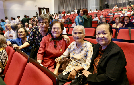 Cựu tù chính trị, tù binh TPHCM xúc động trong ngày họp mặt