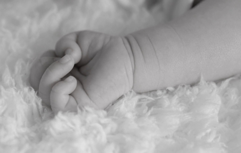 Gửi con 5 tháng tuổi ở nhà bảo mẫu, sau 1 đêm nhận tin con không còn nữa