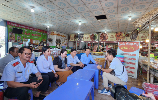 Đình chỉ đơn vị du lịch khiến nhiều khách rơi xuống sông ở chợ nổi Cái Răng