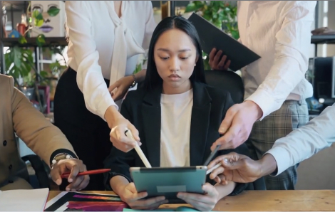 Phụ nữ Việt Nam 'lướt mạng' ít hơn so với nam giới