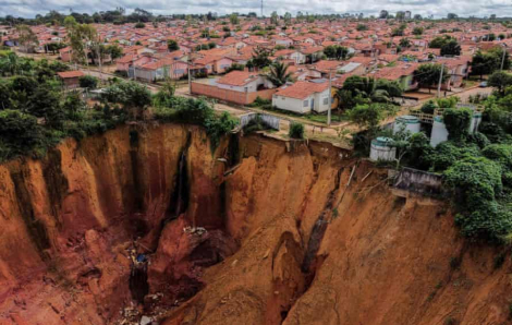 Brazil ban bố tình trạng khẩn cấp sau khi xuất hiện những hố sụt lớn