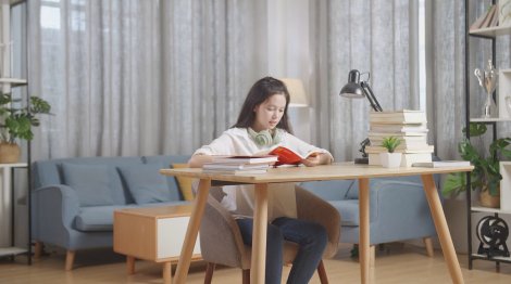 Giới trẻ Hàn Quốc ngồi hơn 11 tiếng mỗi ngày