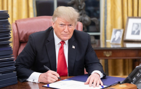 Tổng thống Trump đề xuất bán thẻ vàng 5 triệu USD cho người muốn nhập cư vào Mỹ