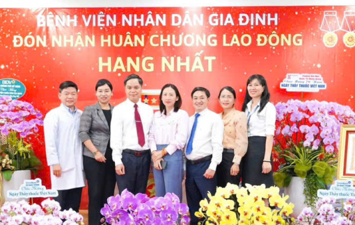 Hội LHPN TPHCM thăm, chúc mừng các đơn vị y tế nhân kỷ niệm 70 năm Ngày Thầy thuốc Việt Nam