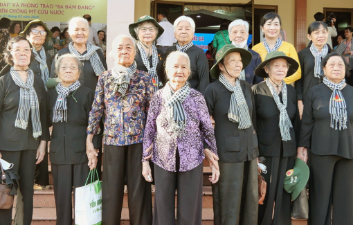 Phát huy sức mạnh nữ giới: Bài học từ “Đội quân tóc dài” và phong trào “Ba đảm đang”