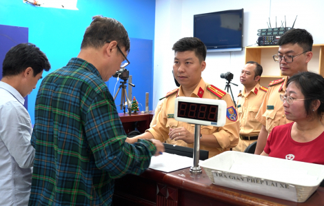 Ngày đầu tiên thực hiện thủ tục cấp đổi GPLX, người dân được hỗ trợ tốt