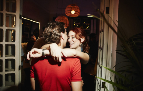 Gen Z Mỹ ngày càng hạn chế “tình một đêm”