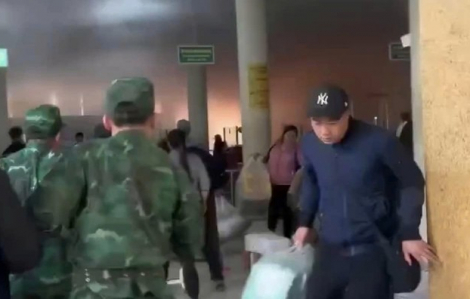 Ba lô bốc cháy tại cửa khẩu Móng Cái, 4 người bị phỏng