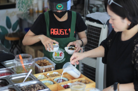 Quán chè khuyên khách đi một mình không gọi mâm chè 9 món