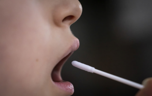 Anh nghiên cứu phương pháp phẫu thuật mũi để điều trị bệnh nhân COVID-19 kéo dài