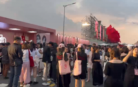 10.000 khán giả xếp hàng để xem concert của Hà Anh Tuấn