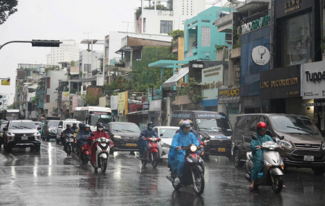 TPHCM ngày nắng nóng, chiều tối dễ có mưa trong tuần tới