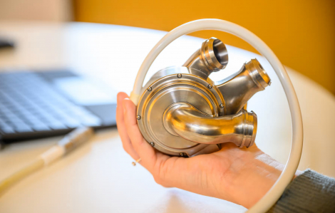 Người đàn ông Úc sống kỷ lục 100 ngày với trái tim nhân tạo